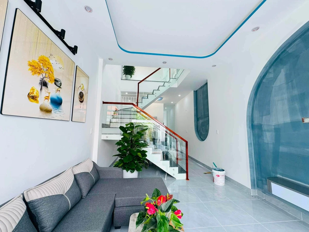 Bán nhà 2 tầng 97,8m2 gần chợ, Quận 12 - Ảnh 1
