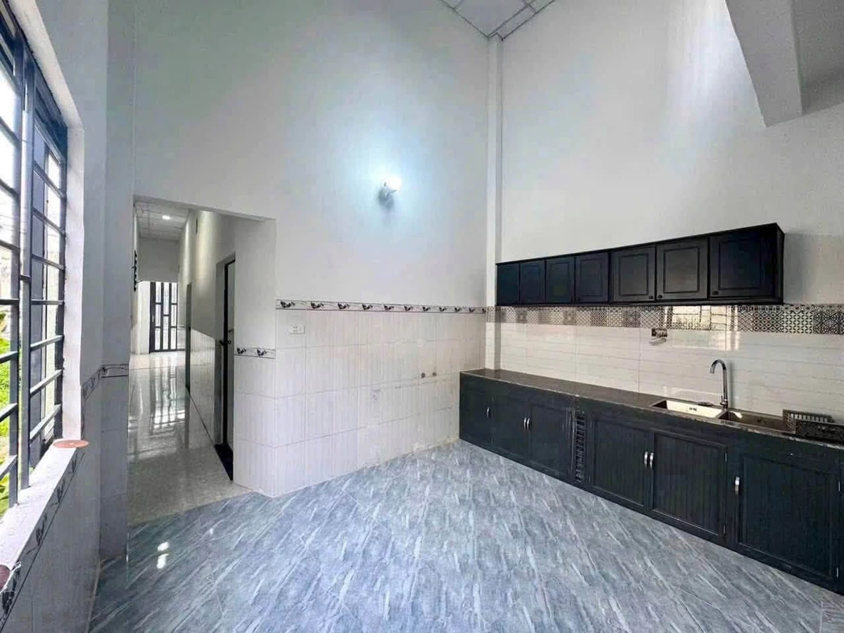 Bán nhà hẻm 4m, 80m², 2 PN gần Trường Nguyễn Huệ, 1,99 tỷ - Ảnh thu nhỏ 4