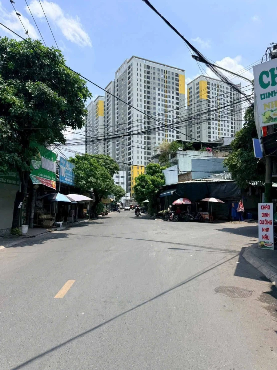 Bán nhà cấp 4 kèm 2 phòng trọ 100m2 thổ cư 100% trung tâm phường Dĩ An - Ảnh 1