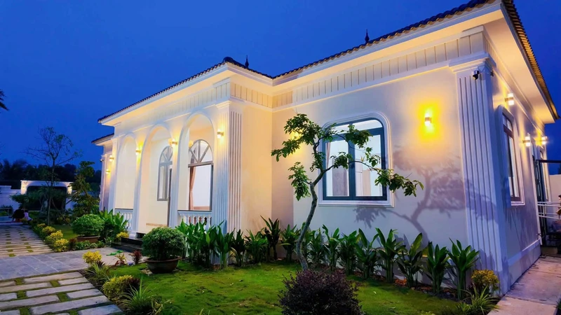 Biệt thự sân vườn 1.100m² mặt tiền view hồ Đức Hòa