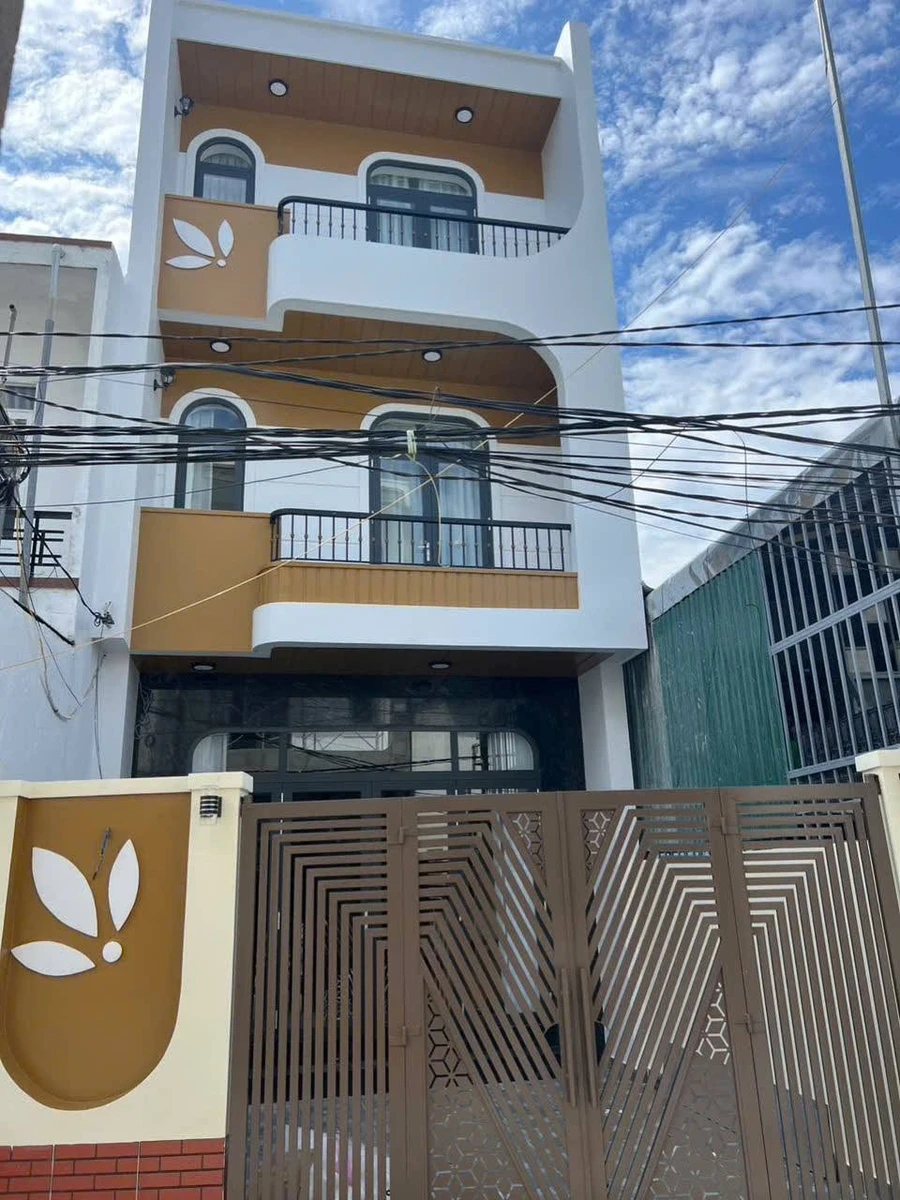Bán nhà 3 tầng Vĩnh Ngọc Nha Trang, 180m², 3PN, 4.25 tỷ - Ảnh 1