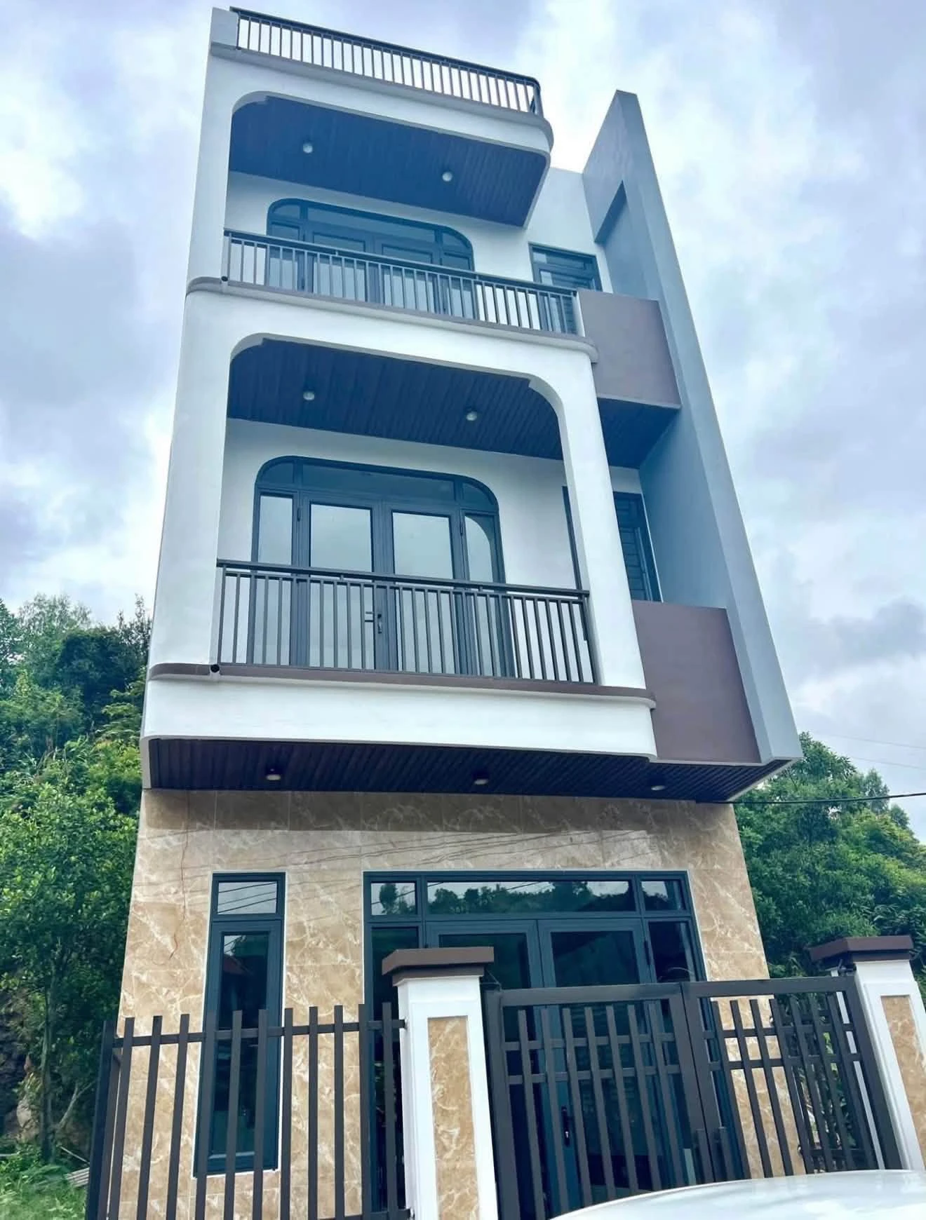 Bán nhà 3 tầng 65m2 ngõ 32 Bãi Muối, Cao Thắng, Hạ Long giá 3,6 tỷ - Ảnh 1