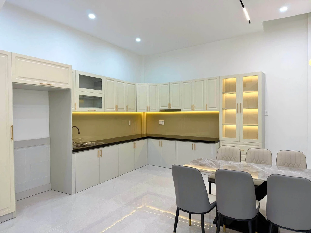 Bán nhà mặt tiền 4 PN, 180m², Thanh Niên, Quy Nhơn, 7.2 tỷ - Ảnh thu nhỏ 3
