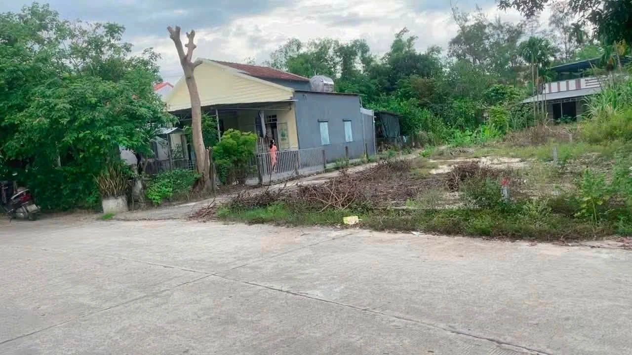 Bán đất mặt tiền 2 mặt tiền hơn 200m2 đường DH Đông Trường Giang gần Hội An giá 1,599 tỷ - Ảnh 1