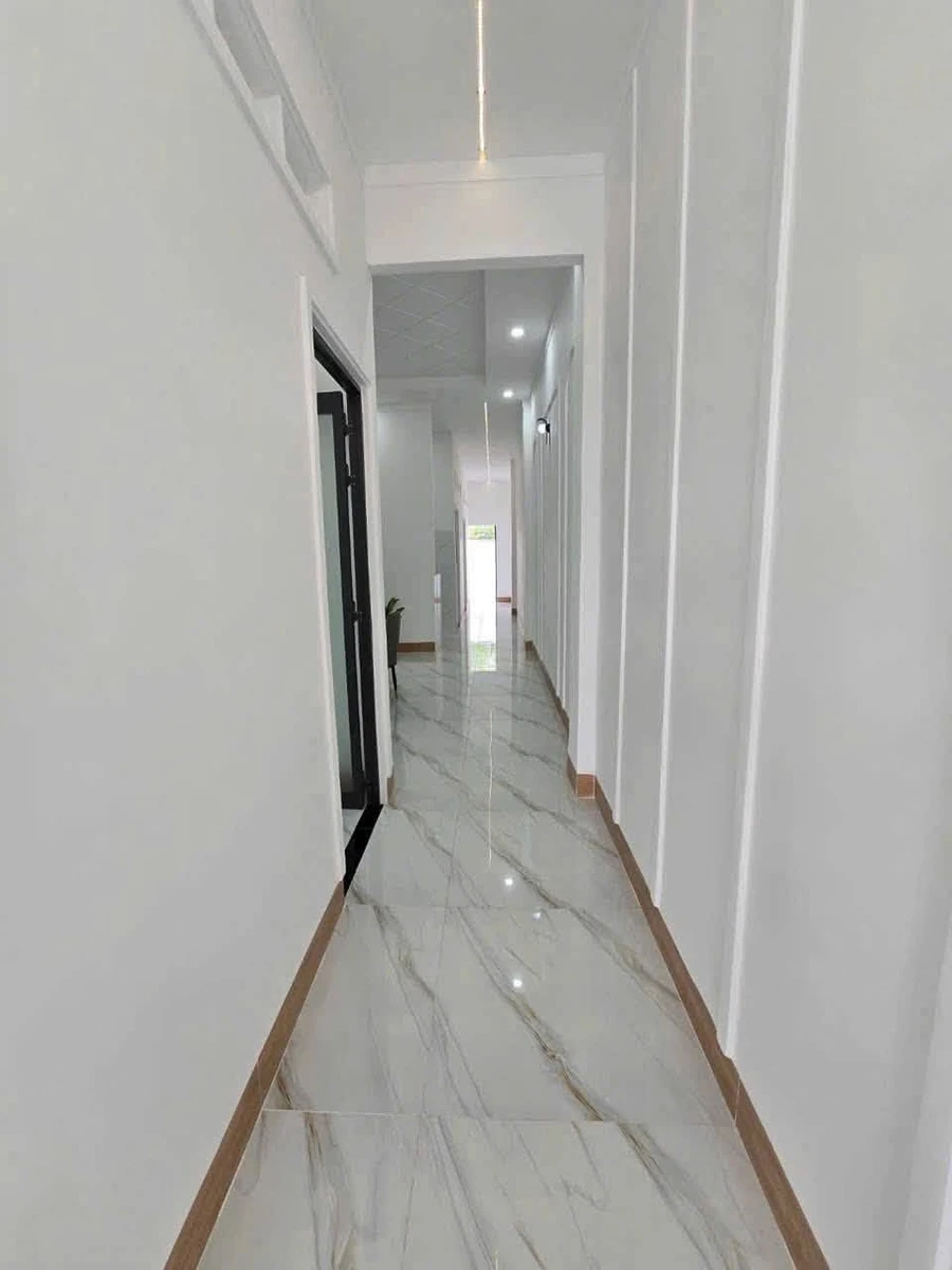 Bán nhà tân cổ điển 5x29m, 3 phòng ngủ, hẻm 40 Nguyễn Văn Linh, Phường Long Hoa, Tây Ninh - Ảnh thu nhỏ 4