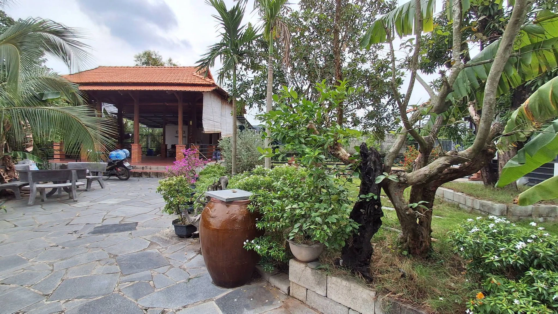 Bán villa sân vườn 2000m² Hàm Liêm, 4,2 tỷ - Ảnh 1