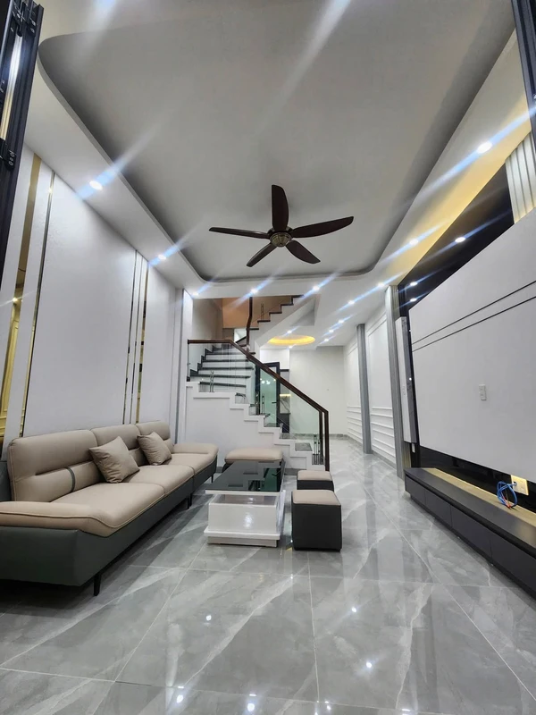 Bán nhà xây mới 41m2, 4 tầng, 4 phòng ngủ gần chợ Hàng, đường Hồ Sen