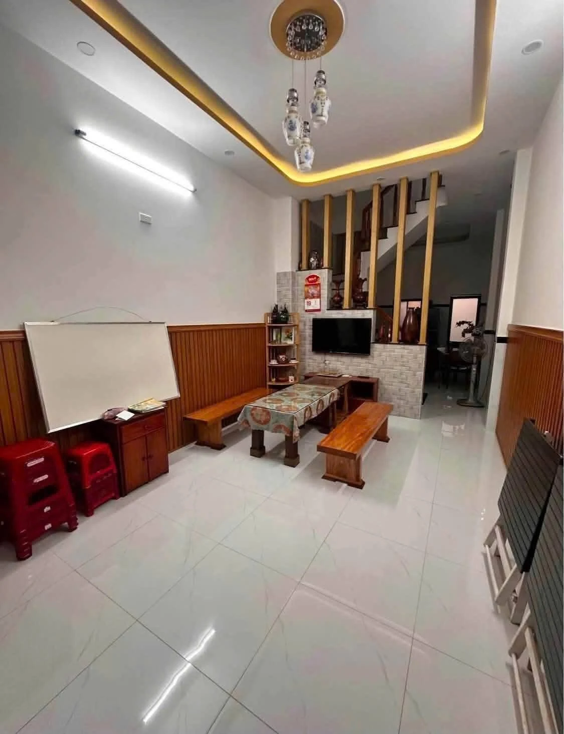 Bán nhà 3 tầng 105m2 full nội thất 3 tỷ 090 Quy Nhơn - Ảnh 1