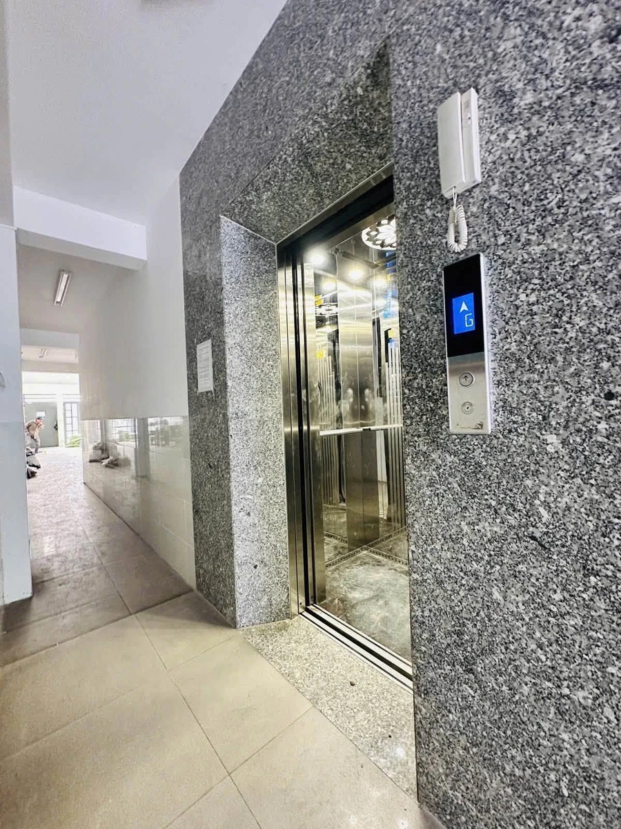 Bán nhà 5 tầng thang máy 150m² hẻm 8m đường Trịnh Đình Trọng, Tân Phú, 17,7 tỷ - Ảnh thu nhỏ 4
