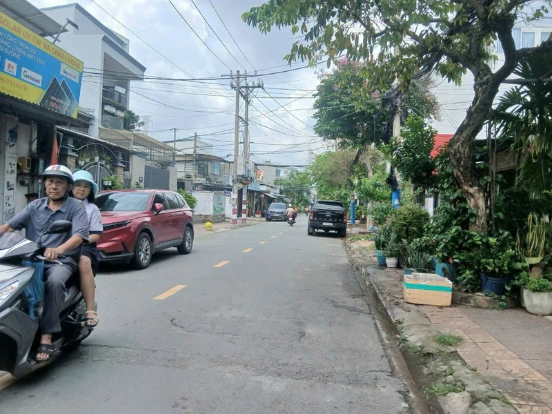 Bán nhà mới Q4 125.6m² 3 phòng 9.3 tỷ 560mv