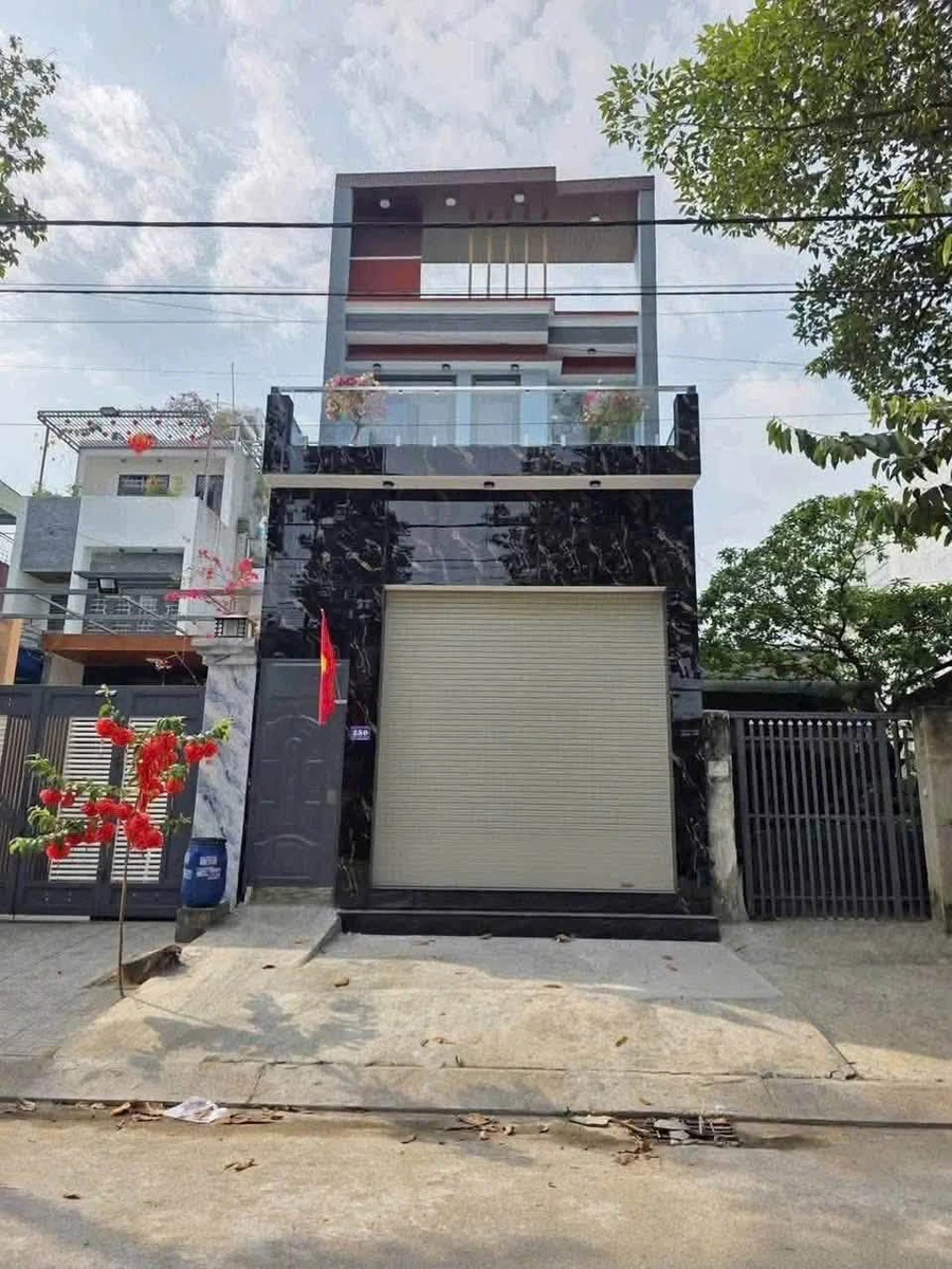 Bán nhà + 4 phòng trọ 112,2m² Dĩ An 5,6 tỷ - Ảnh 1