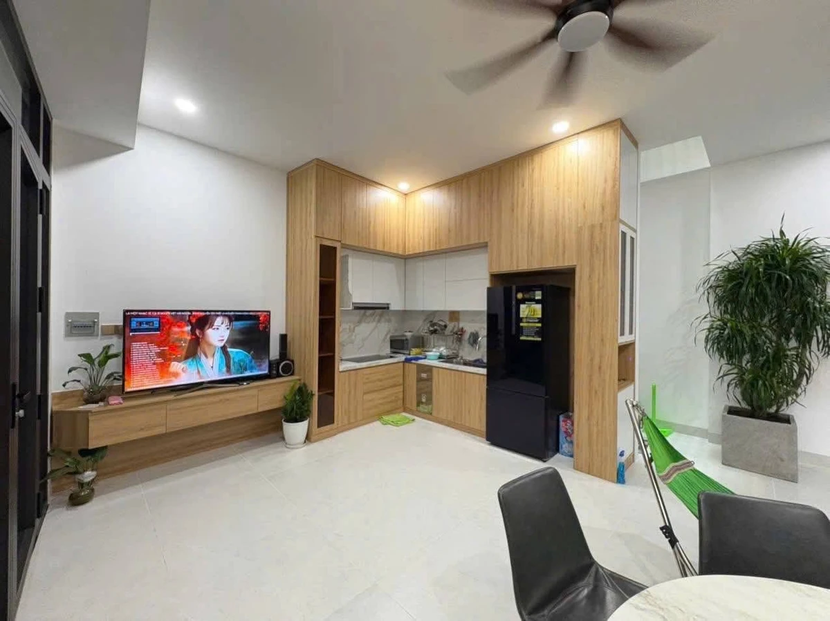 Bán nhà mặt tiền kinh doanh 1 trệt 2 lầu 100m2 Bà Rịa - Ảnh thu nhỏ 3