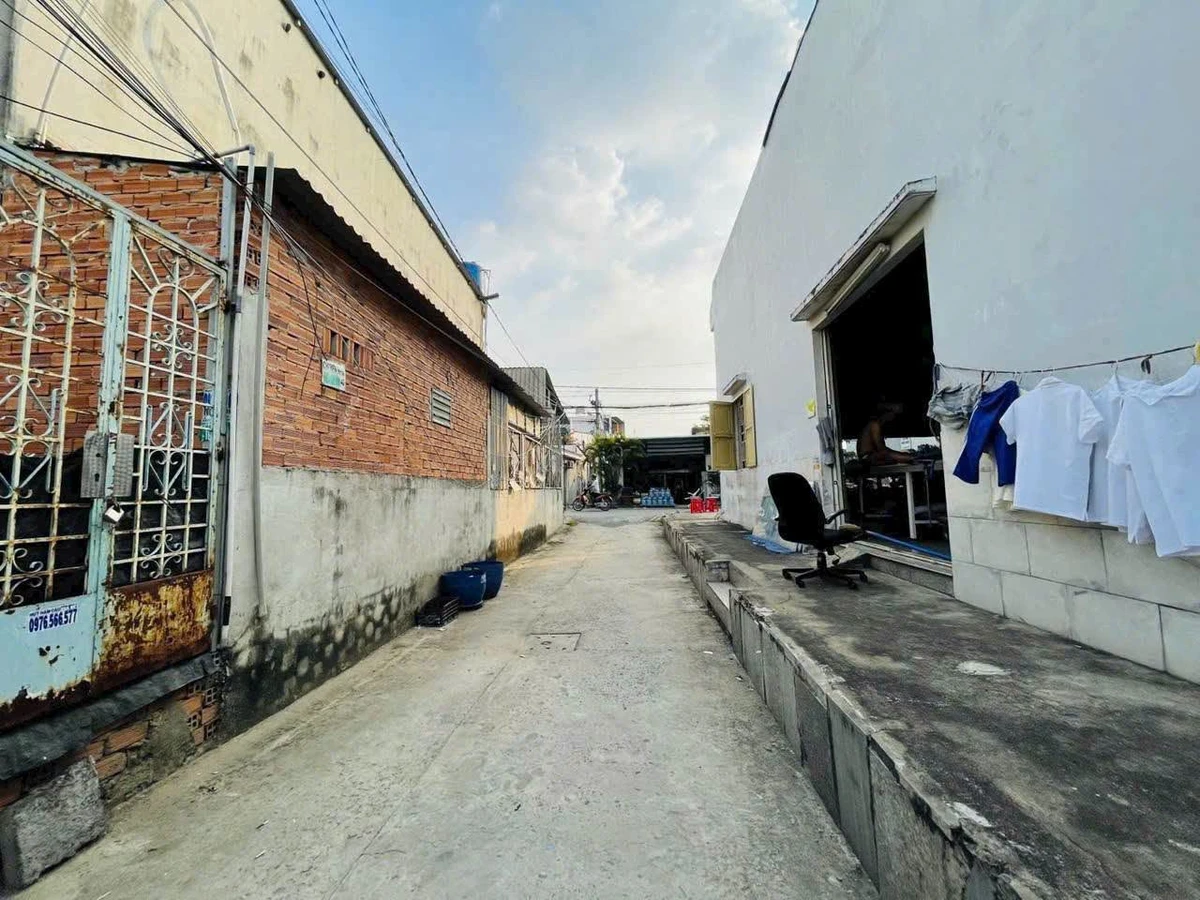 Bán nhà xưởng góc 2 mặt tiền 150m² Tân Hiệp 8, Hóc Môn, đang cho thuê 10 triệu/tháng - Ảnh 1