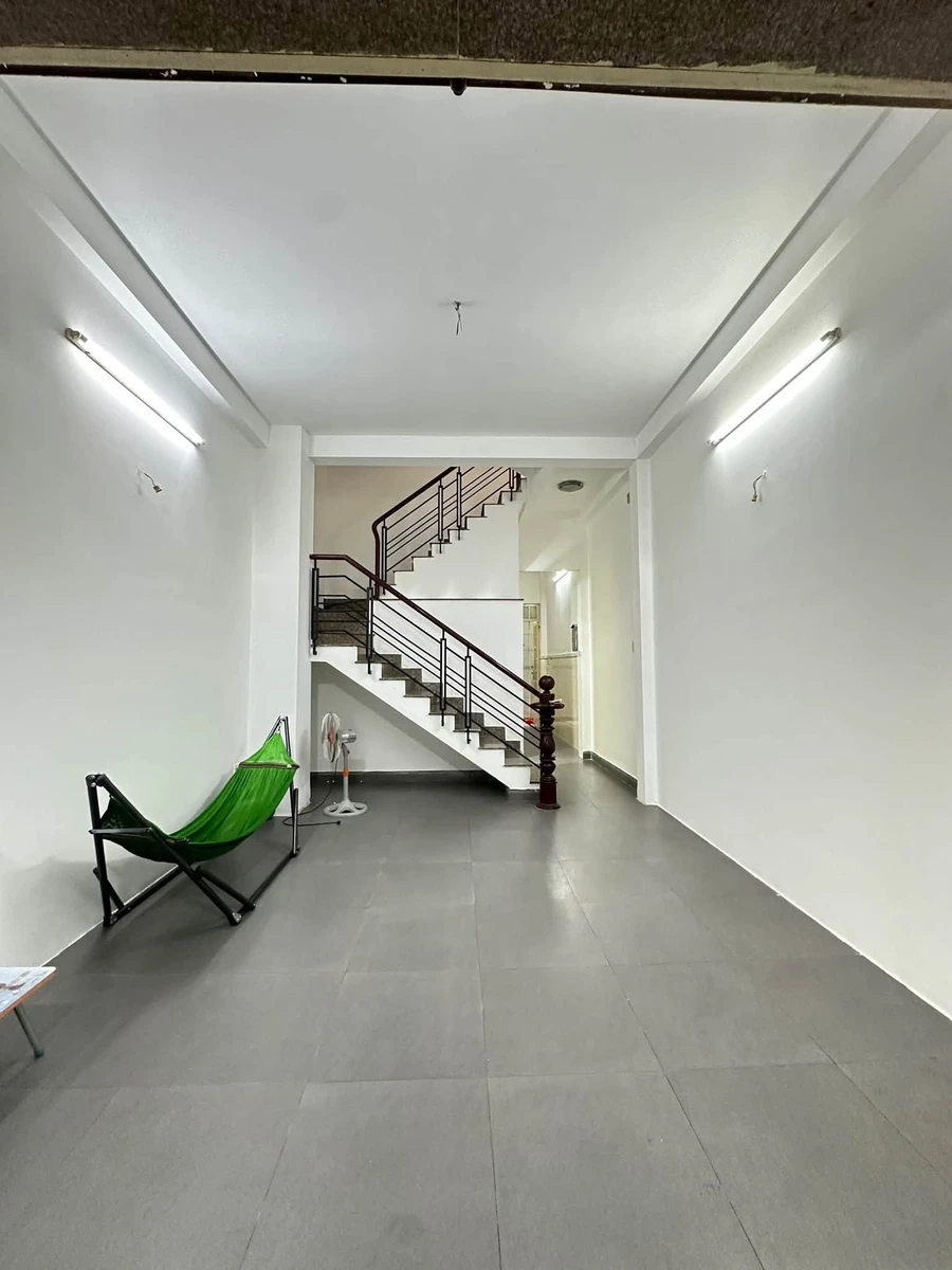 Bán nhà hẻm 8m, 4x16m, 4 phòng, 3 WC tại Bình Tân, 6,5 tỷ - Ảnh 1