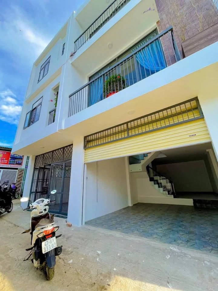 Bán nhà 3 tầng 160m² Nguyễn Công Trữ 2.6 tỷ - Ảnh 1