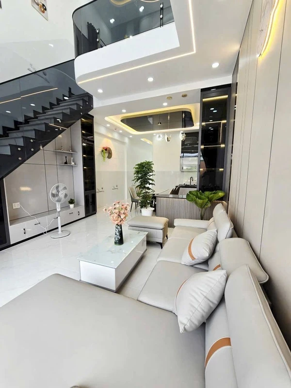 Bán nhà lầu lửng 3 PN 4 WC 137,75 m² Long Hoa, Tây Ninh