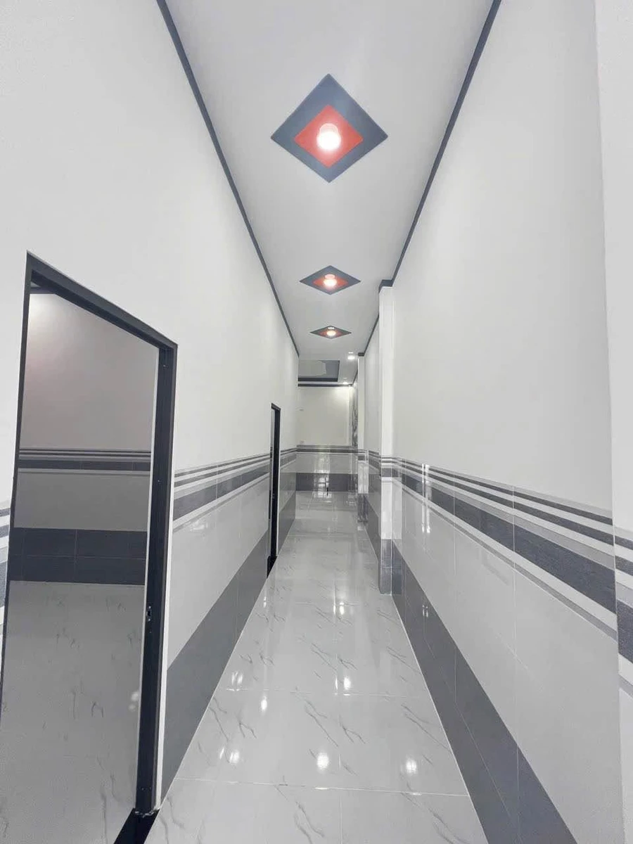 Bán nhà mới Mỹ Hạnh, 135m², 2 PN, 2 WC, 2 tỷ 250 triệu - Ảnh thu nhỏ 3