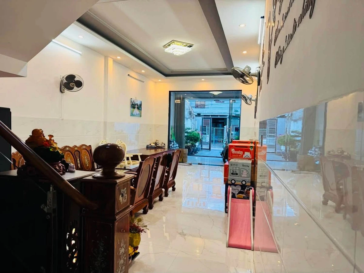Bán nhà 2 tầng mặt tiền đường Lê Trung Ngôn, 145m2, 4 phòng ngủ, Quảng Ngãi - Ảnh thu nhỏ 2