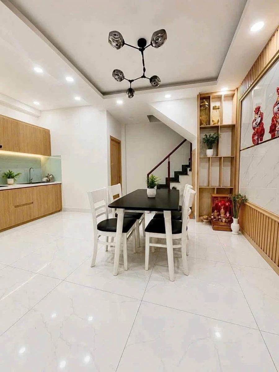 Bán nhà phố 3 phòng ngủ 30m² Hoàng Diệu Quận 4 - Ảnh 1