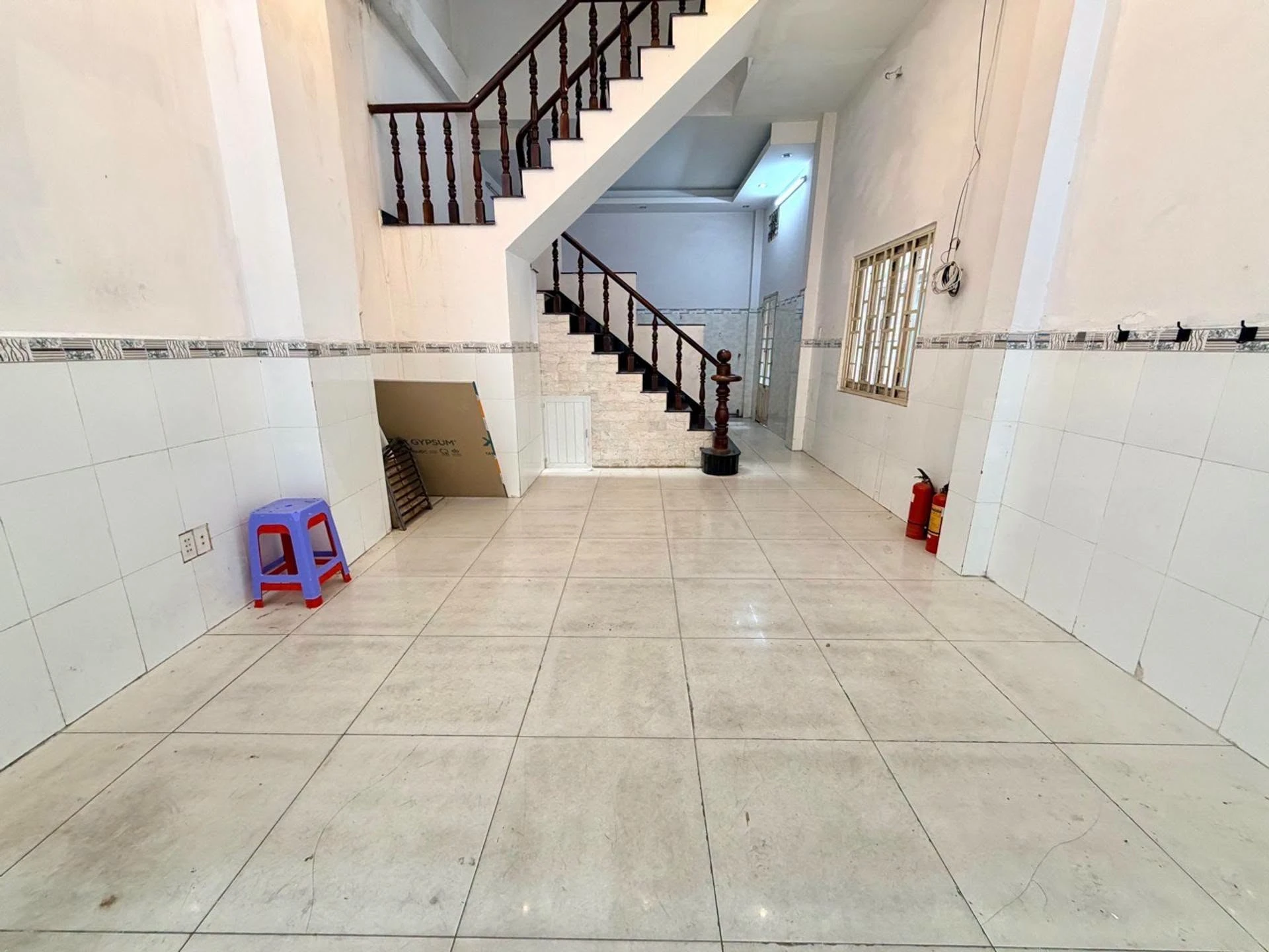 Bán nhà 3 tầng 42m2, 4 phòng ngủ, giáp Quận 1 gần cầu Ba Son, giá 6 tỷ - Ảnh 1