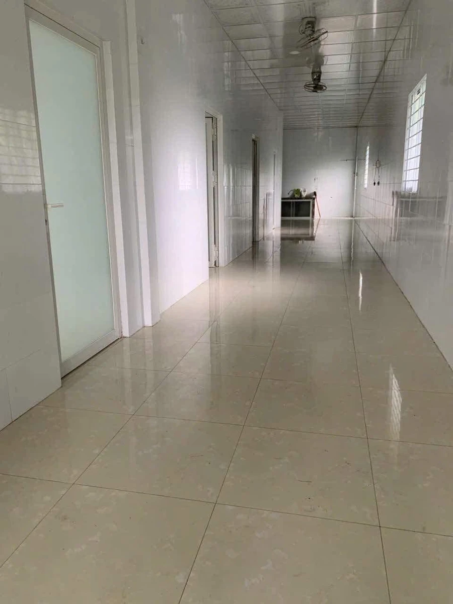 Cho thuê nhà mặt tiền 320m2, 3PN 2WC, sân rộng đậu ô tô, phường An Hội, Phú Nhuận - Ảnh thu nhỏ 3