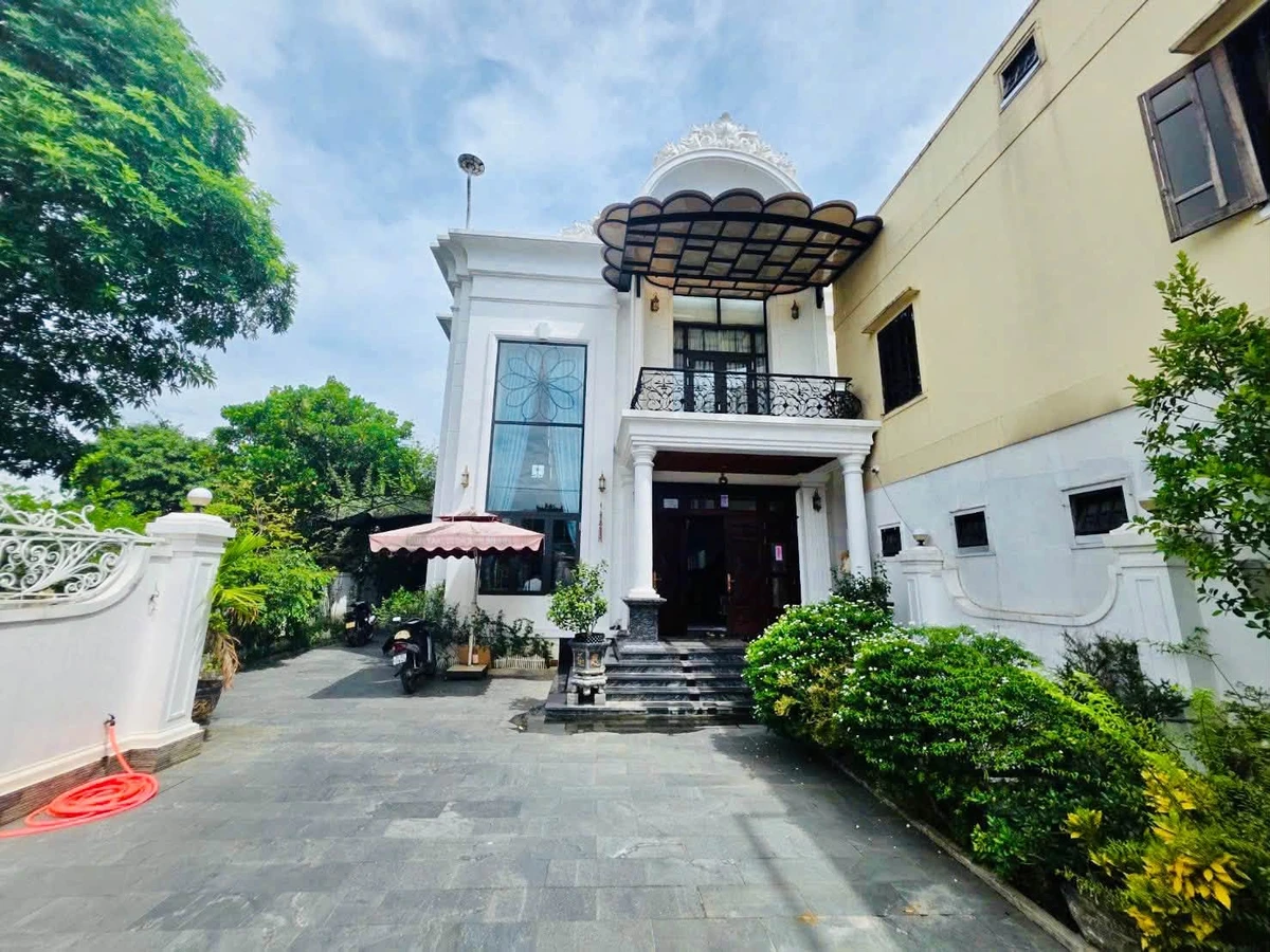 Bán biệt thự mặt tiền 318m2, 5PN, Huế - Ảnh 1