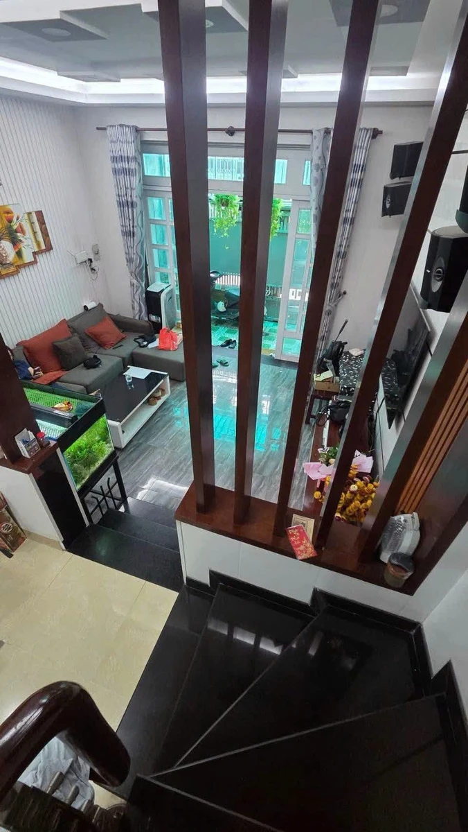 Bán nhà 3 tầng hẻm 4m Lạc Long Quân, 4.5x15m, giá 8.4 tỷ - Ảnh thu nhỏ 3