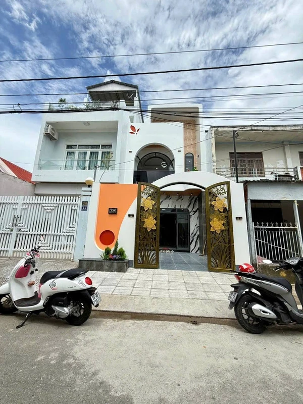 Bán nhà mặt tiền Văn Cao, 125m², 3 phòng, 4 tỷ 180