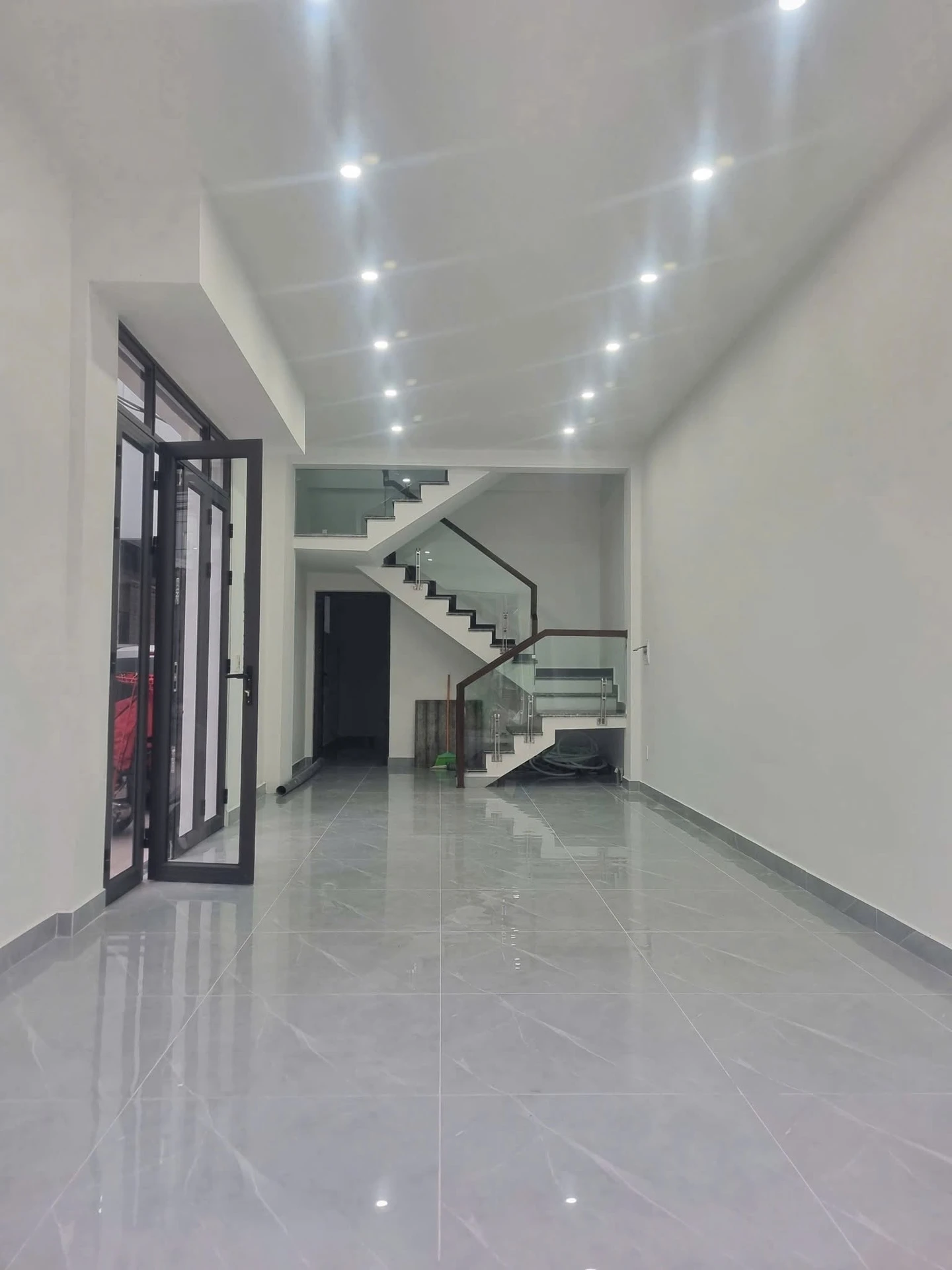 Bán nhà riêng 4 tầng 56m², 4 phòng, Văn Cao - Ảnh 1