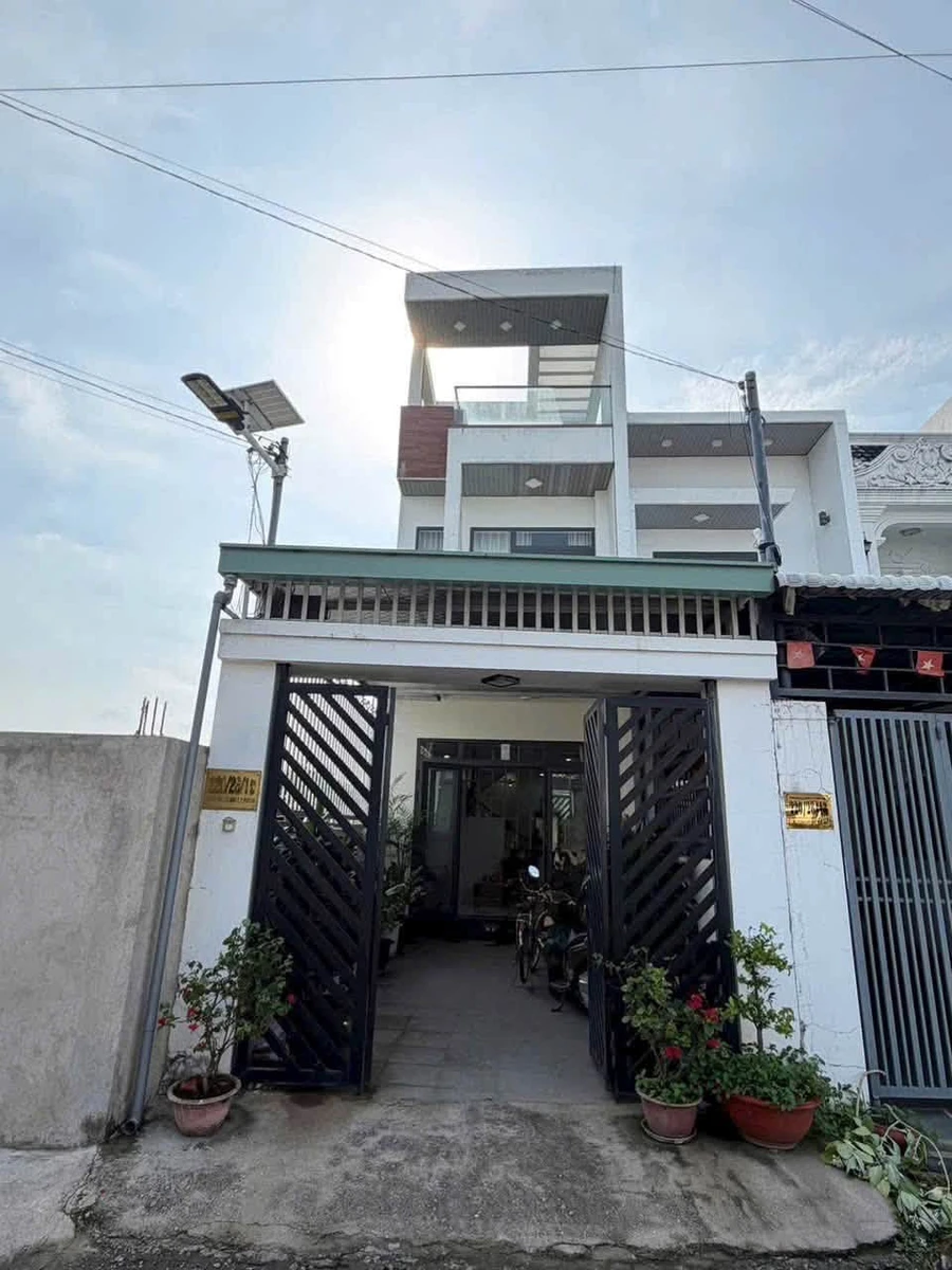 Bán nhà 1 trệt 2 lầu 5PN 3WC 102m² Phú Lợi - Ảnh thu nhỏ 2