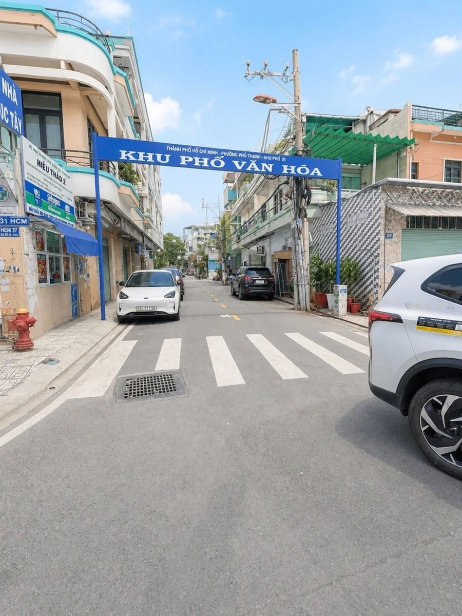Bán nhà 2 tầng 33,9m2 hẻm thông thoáng đường Tô Hiệu, giá nhỉnh 2 tỷ, giáp Quận 11 - Ảnh 1