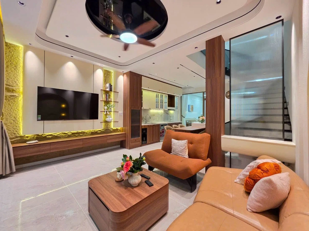 Bán nhà 3 tầng 210m² Lê Văn Sĩ Đà Nẵng 7,95 tỷ gần biển - Ảnh 1