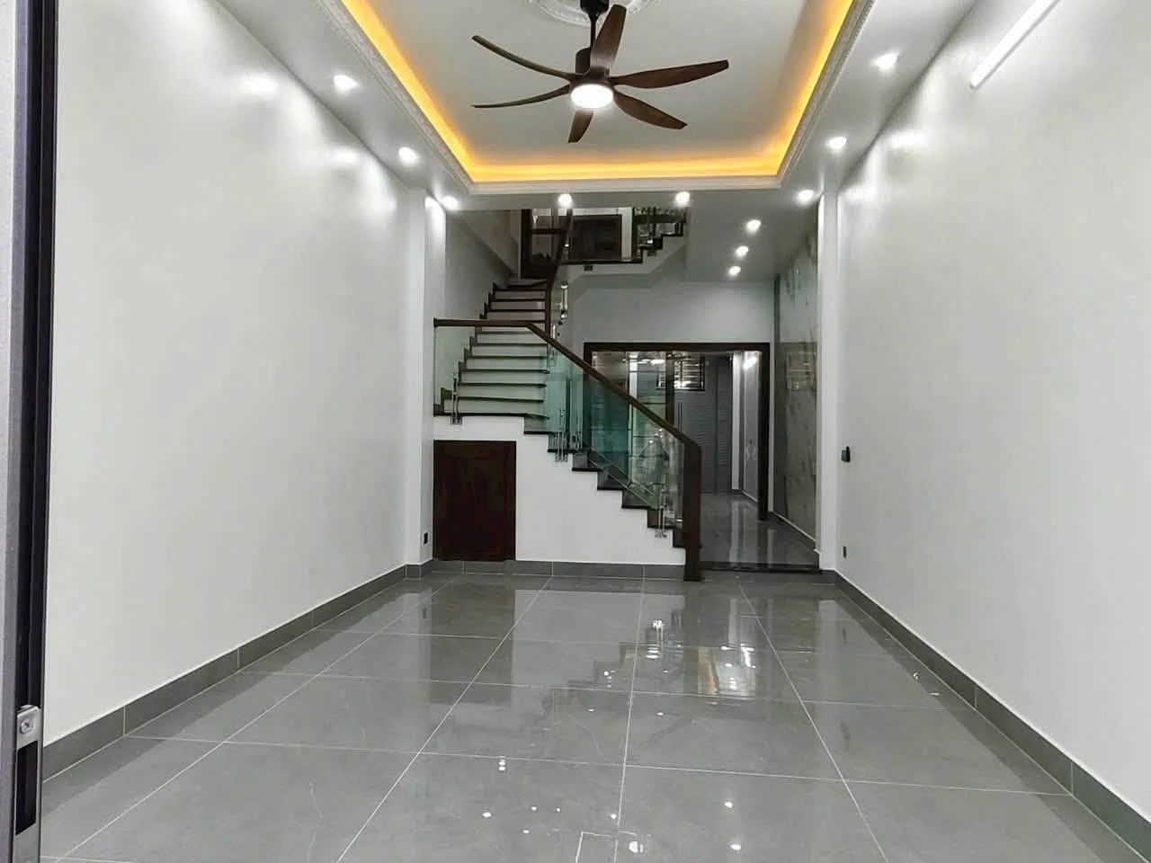 Bán nhà 4 tầng 68m2 gần KĐT Đỉnh Long, 3 phòng ngủ, full nội thất - Ảnh 1