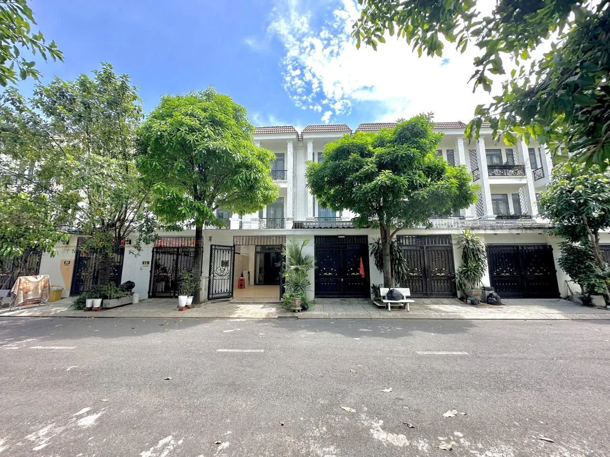 Bán nhà phố 92m2, 4 phòng ngủ TP.Dĩ An, Bình Dương 6,1 tỷ - Ảnh 1