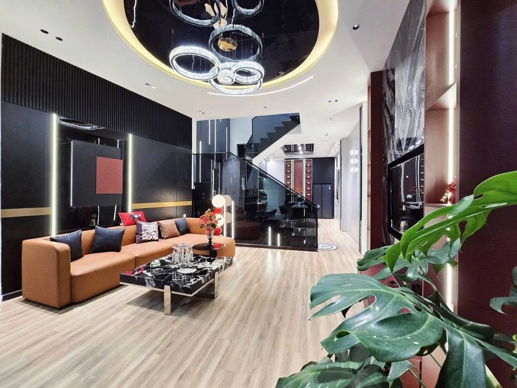 Bán nhà 3 tầng mặt tiền 180m² Hải Châu Đà Nẵng - Ảnh thu nhỏ 2
