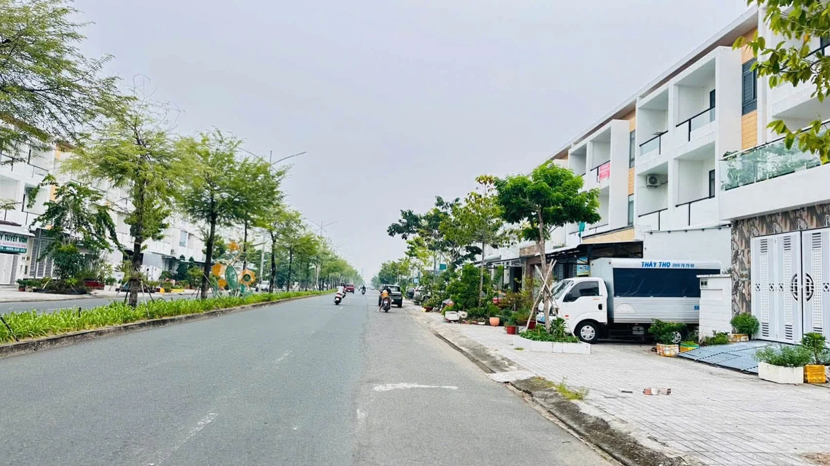 Bán nhà 3 tầng 225m² khu đất tây bắc Hồ Chí Minh - Ảnh 1
