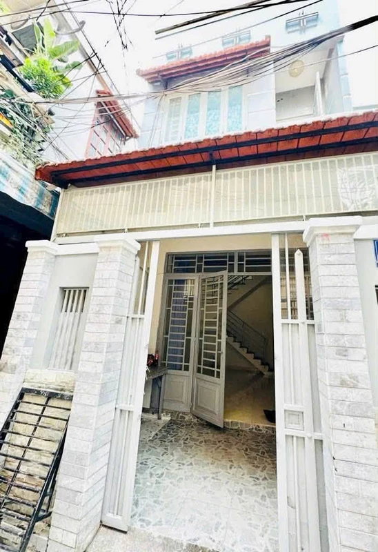 Bán nhà Quận 4 40m² 3 phòng ngủ 8,8 tỷ 379m