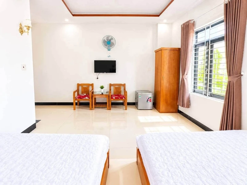 Bán khách sạn 11 phòng 75m2 gần biển Quy Nhơn