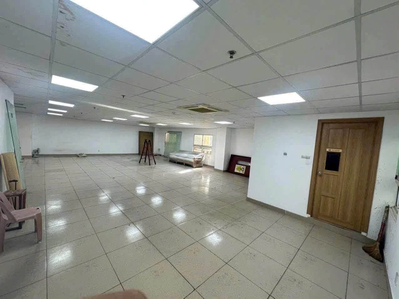 Cho thuê mặt bằng kinh doanh 200m² mặt tiền 9m Sương Nguyệt Ánh, Bến Thành, Quận 1 - Ảnh 1