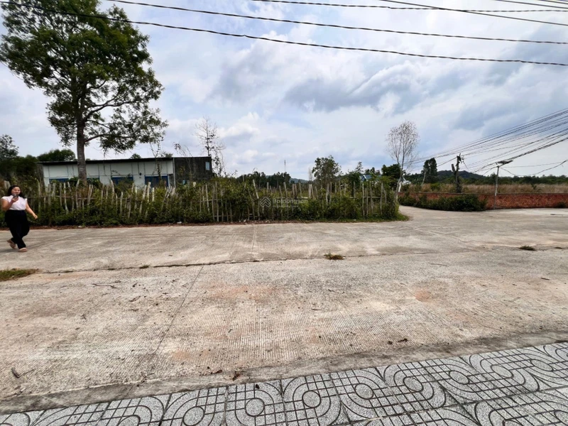 Bán đất mặt tiền đường Trung Đoàn 15m, 120m2 có thổ cư 100m2, giá chỉ 2,3 tỷ