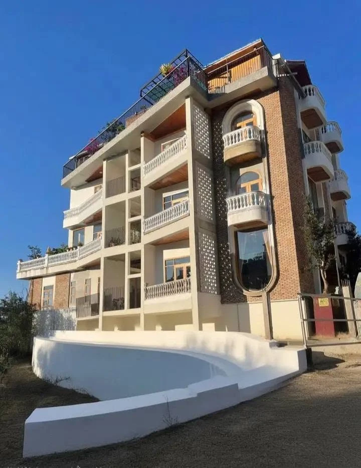Bán khách sạn 8 tầng Hoàng Hoa Thám, Đà Lạt, 1.184m² - Ảnh 1
