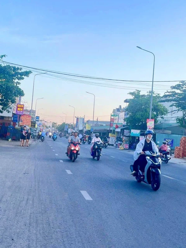 Bán nhà xưởng 460m2 mặt tiền Đồng Khởi, Đồng Nai - 17 tỷ