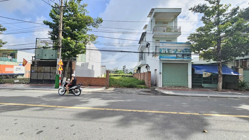 Bán đất mặt tiền 141,2m² 6,5 tỷ Nguyễn Hữu Cảnh Dĩ An