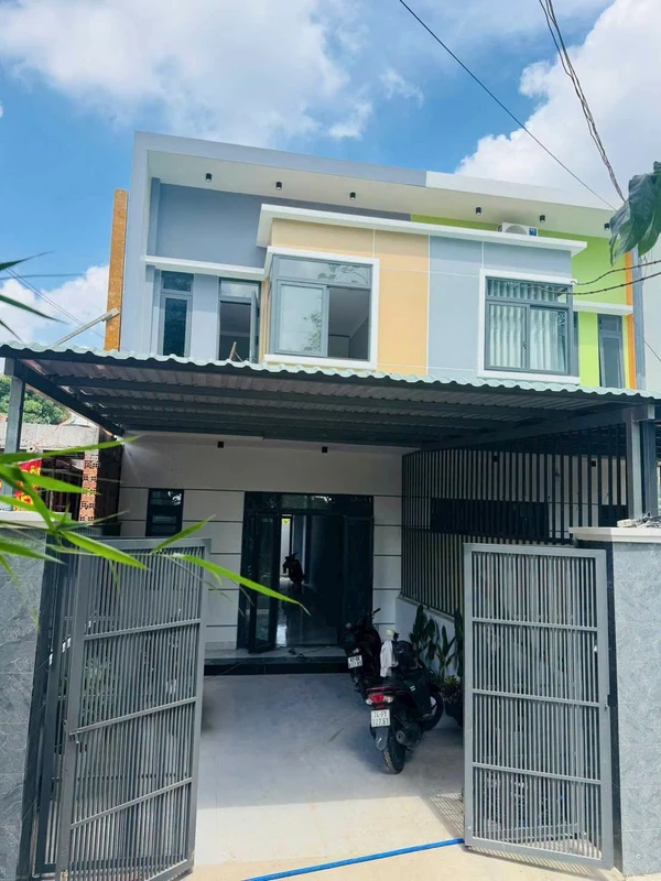 Bán nhà trệt lầu 3PN 100m2 khu phố 2, Phường Tân Định, Bến Cát, Bình Dương