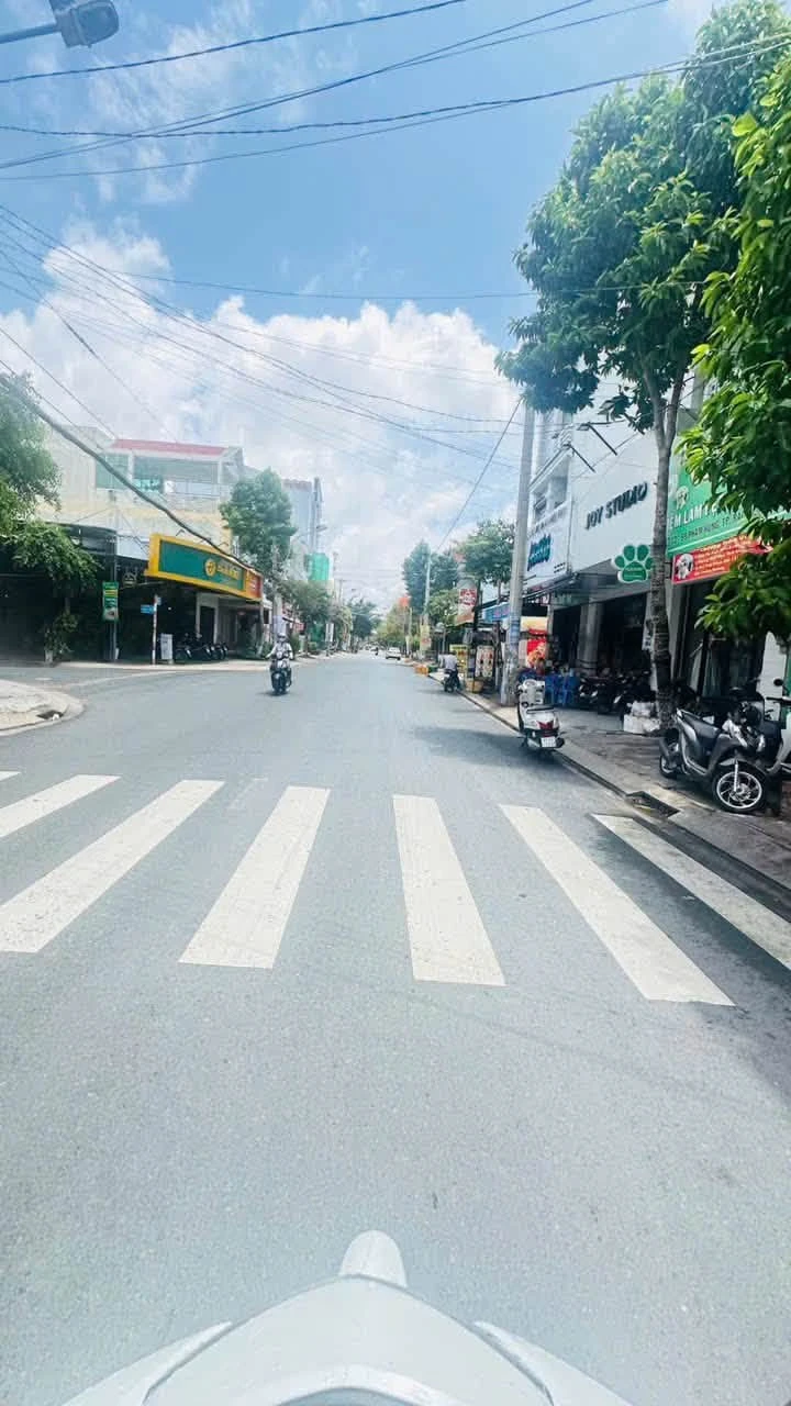 Bán cặp nền 10x20m đường Phạm Hùng gần cơm tấm Phạm Hùng, đang cho thuê 9 triệu/tháng - Ảnh 1