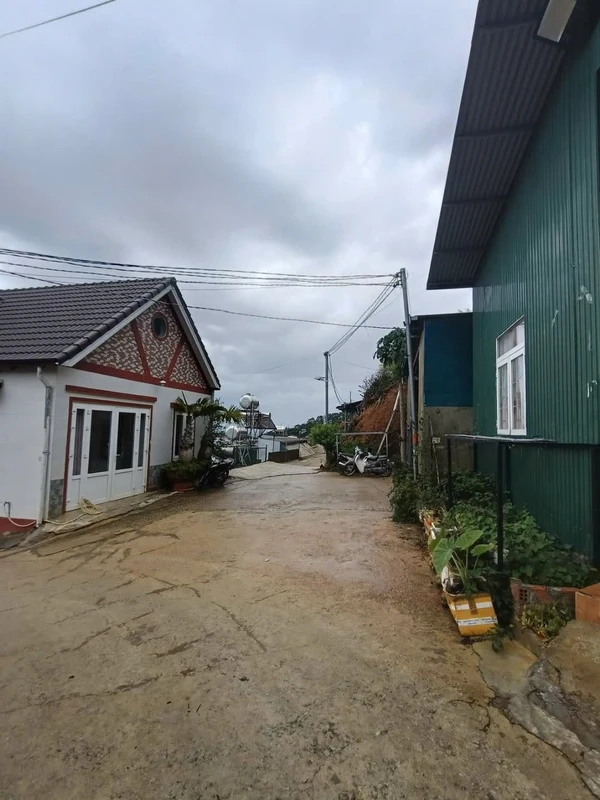 Bán gấp nhà cấp 4 đất 300m2 giá 3 tỷ gần vòng xoay Trại Mát, Đà Lạt