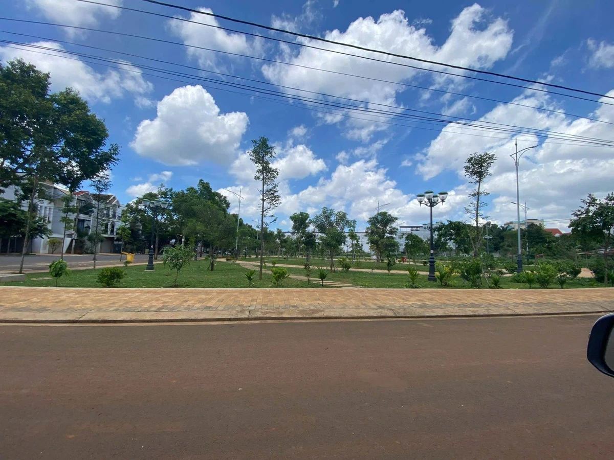 Bán đất mặt tiền Lê Văn Nhiễu 76m² Quận 12 - Ảnh 1
