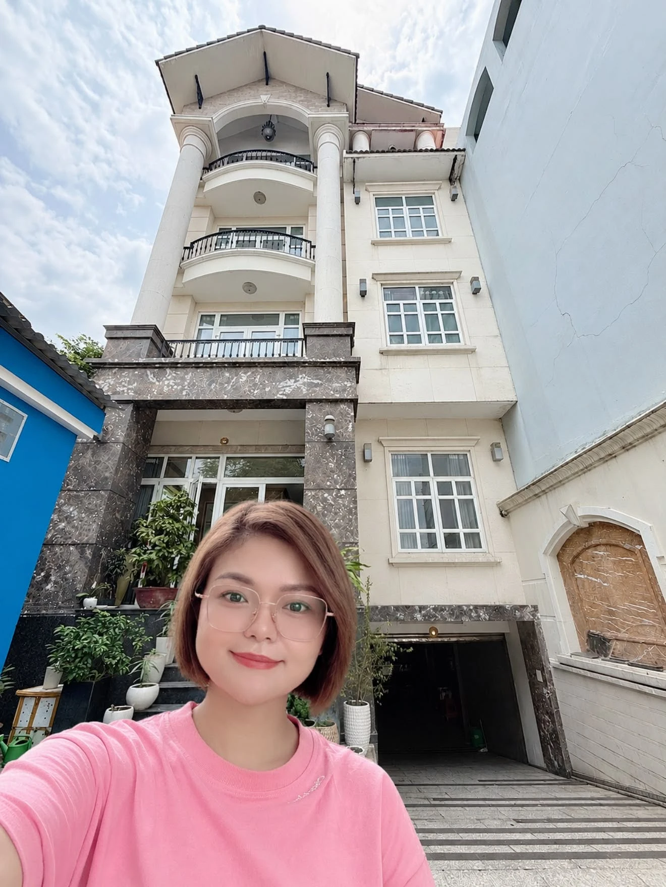 Bán biệt thự 163m² có hầm, thang máy, 6 phòng ngủ khu sân bay Tân Bình - Ảnh 1