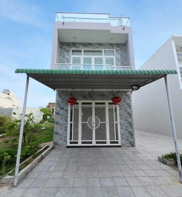 Bán nhà 1 trệt 2 lầu mặt tiền đường Phạm Huy Thông, 85m2, 3,4 tỷ, Phan Thiết