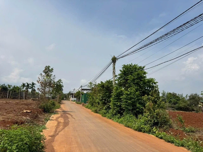 Bán lô đất 15x45m hẻm 473 Y Moan, Buôn Ma Thuột, giá 2 tỷ